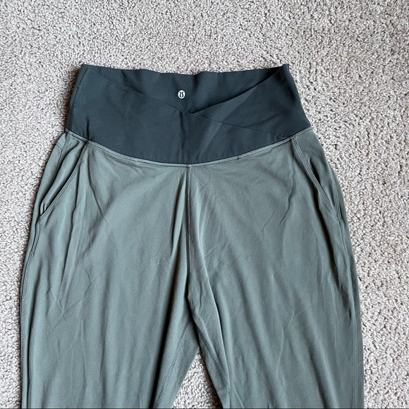 RARE Lululemon Sunset Salutation Crop Sz 12 - Picture 6 of 10